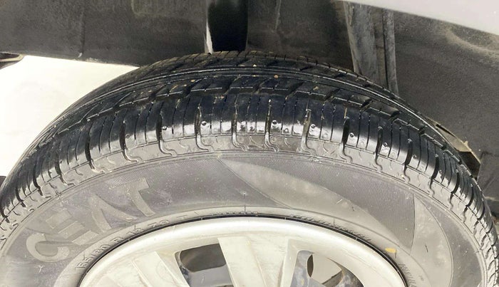 2015 Renault Kwid RXL, Petrol, Manual, 41,734 km, Right Rear Tyre Tread