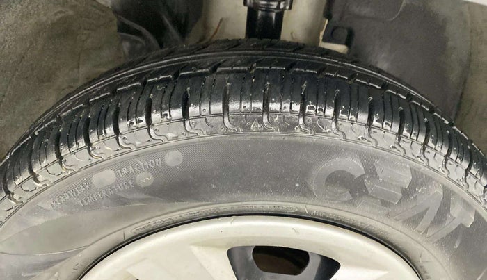 2015 Renault Kwid RXL, Petrol, Manual, 41,734 km, Right Front Tyre Tread