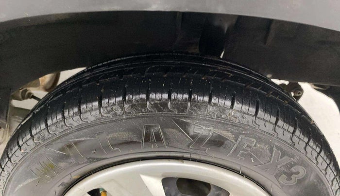 2015 Renault Kwid RXL, Petrol, Manual, 41,734 km, Left Rear Tyre Tread