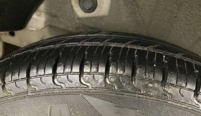 2013 Hyundai i10 MAGNA 1.1, Petrol, Manual, 41,377 km, Right Rear Tyre Tread