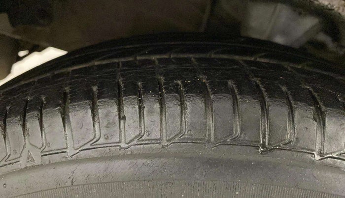 2013 Hyundai i10 MAGNA 1.1, Petrol, Manual, 41,377 km, Left Front Tyre Tread
