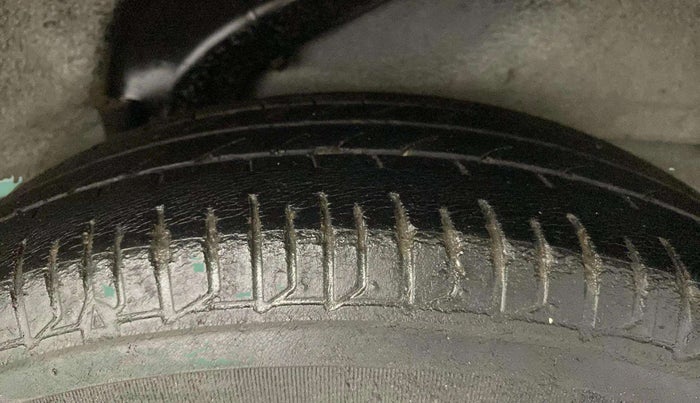 2013 Hyundai i10 MAGNA 1.1, Petrol, Manual, 41,377 km, Left Rear Tyre Tread