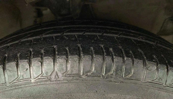 2013 Hyundai i10 MAGNA 1.1, Petrol, Manual, 41,377 km, Right Front Tyre Tread