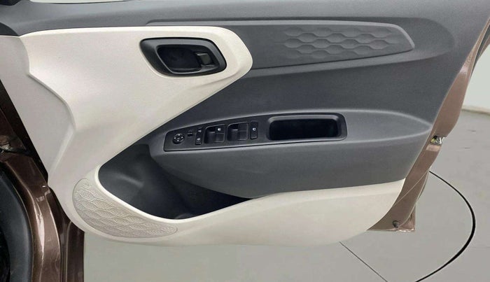 2022 Hyundai AURA S 1.2 CNG, CNG, Manual, 39,695 km, Driver Side Door Panels Control