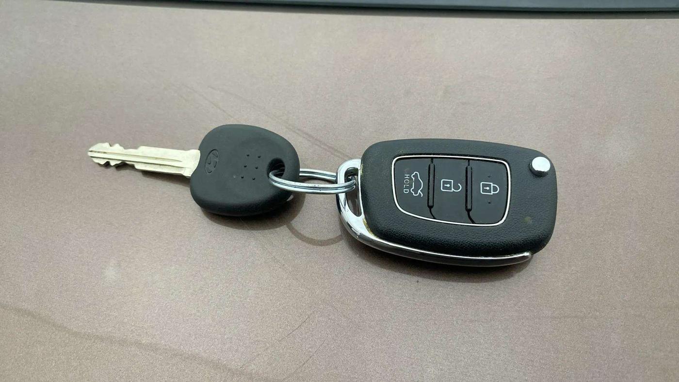2022 Hyundai AURA S 1.2 CNG, CNG, Manual, 39,695 km, Key Close Up