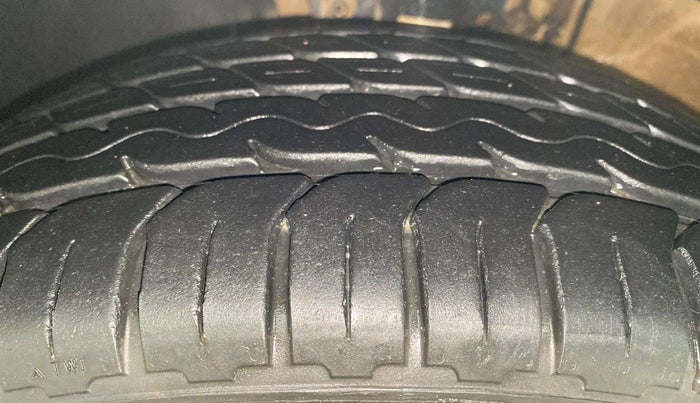 2016 Volkswagen Ameo HIGHLINE1.2L, Petrol, Manual, 40,086 km, Left Front Tyre Tread