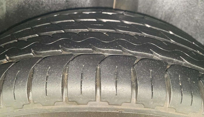 2016 Volkswagen Ameo HIGHLINE1.2L, Petrol, Manual, 40,086 km, Left Rear Tyre Tread