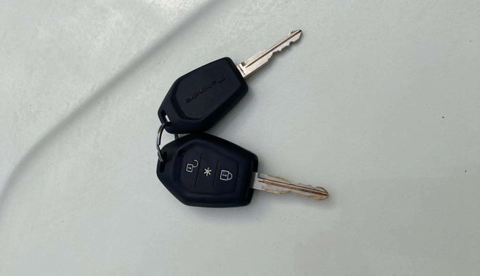 2018 Mahindra TUV300 T10, Diesel, Manual, 56,313 km, Key Close Up