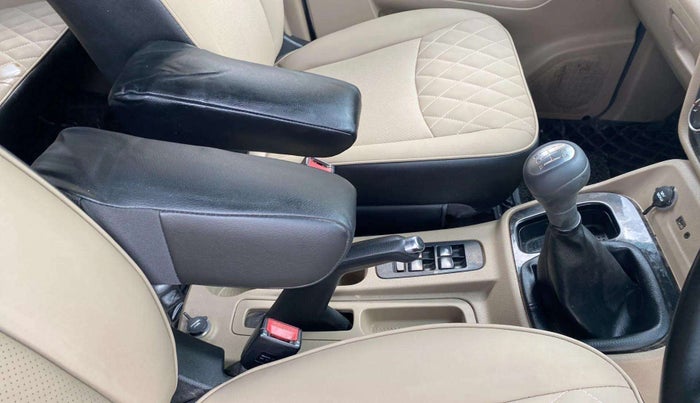 2018 Mahindra TUV300 T10, Diesel, Manual, 56,313 km, Gear Lever