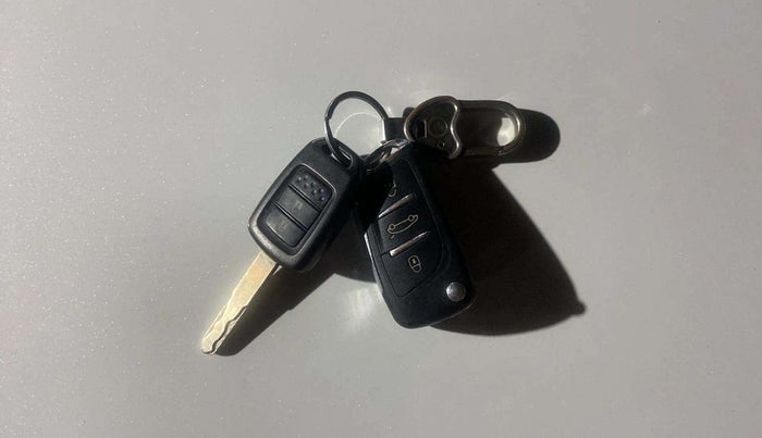 2018 Honda WR-V 1.2L I-VTEC VX MT, Petrol, Manual, 83,190 km, Key Close Up