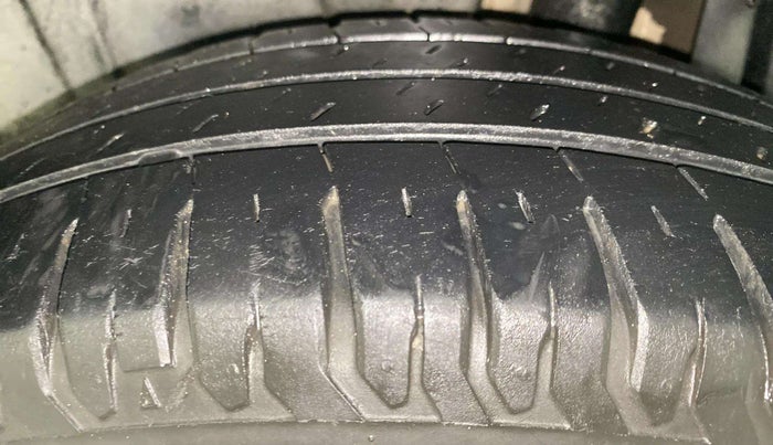 2021 Maruti Ertiga VXI AT SHVS, Petrol, Automatic, 49,192 km, Left Rear Tyre Tread