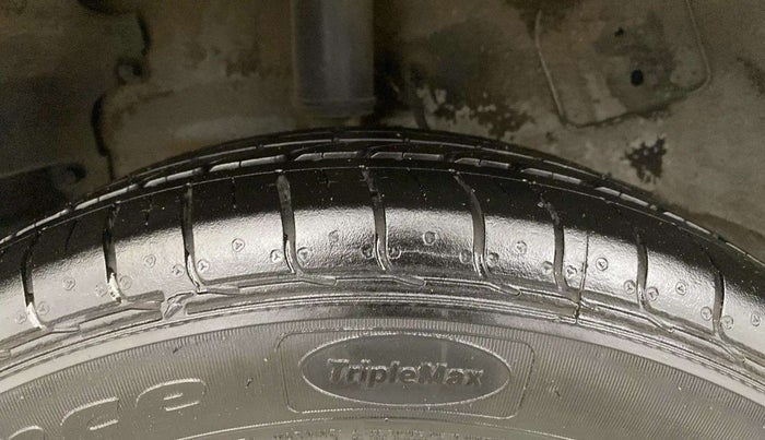 2018 Tata NEXON XM PETROL, Petrol, Manual, 41,099 km, Right Rear Tyre Tread