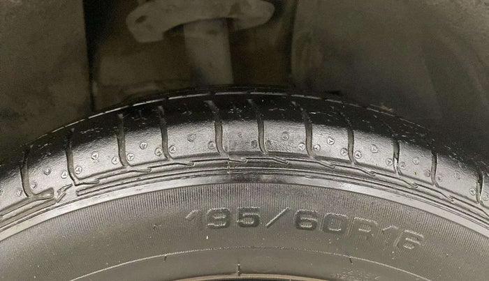2018 Tata NEXON XM PETROL, Petrol, Manual, 41,099 km, Right Front Tyre Tread