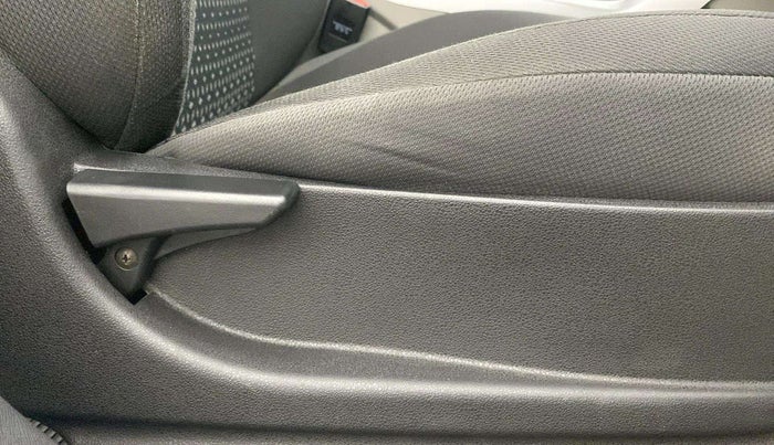 2018 Tata NEXON XM PETROL, Petrol, Manual, 41,099 km, Driver Side Adjustment Panel