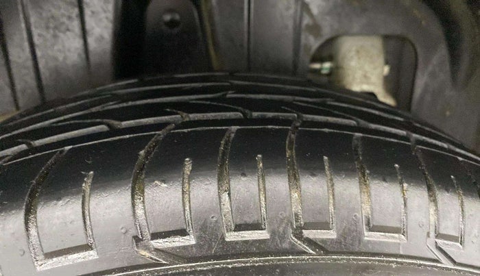 2023 Mahindra XUV300 W8 1.5 DIESEL, Diesel, Manual, 45,865 km, Right Rear Tyre Tread