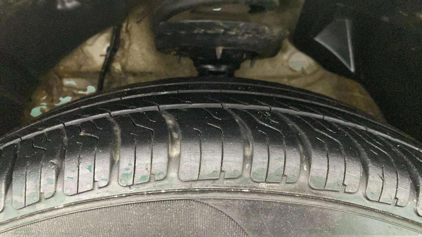 2023 Mahindra XUV300 W8 1.5 DIESEL, Diesel, Manual, 45,974 km, Left Front Tyre Tread