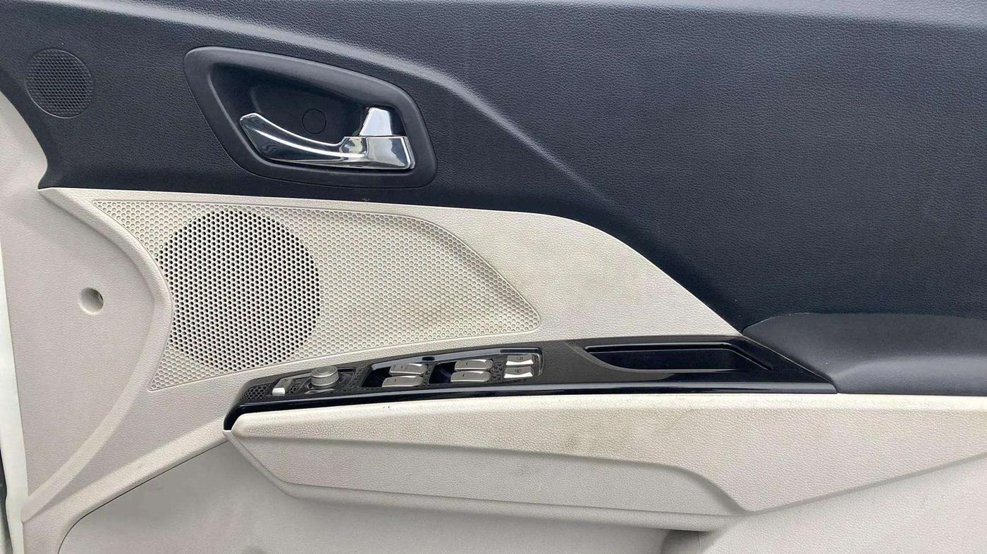 2023 Mahindra XUV300 W8 1.5 DIESEL, Diesel, Manual, 45,974 km, Driver Side Door Panels Control