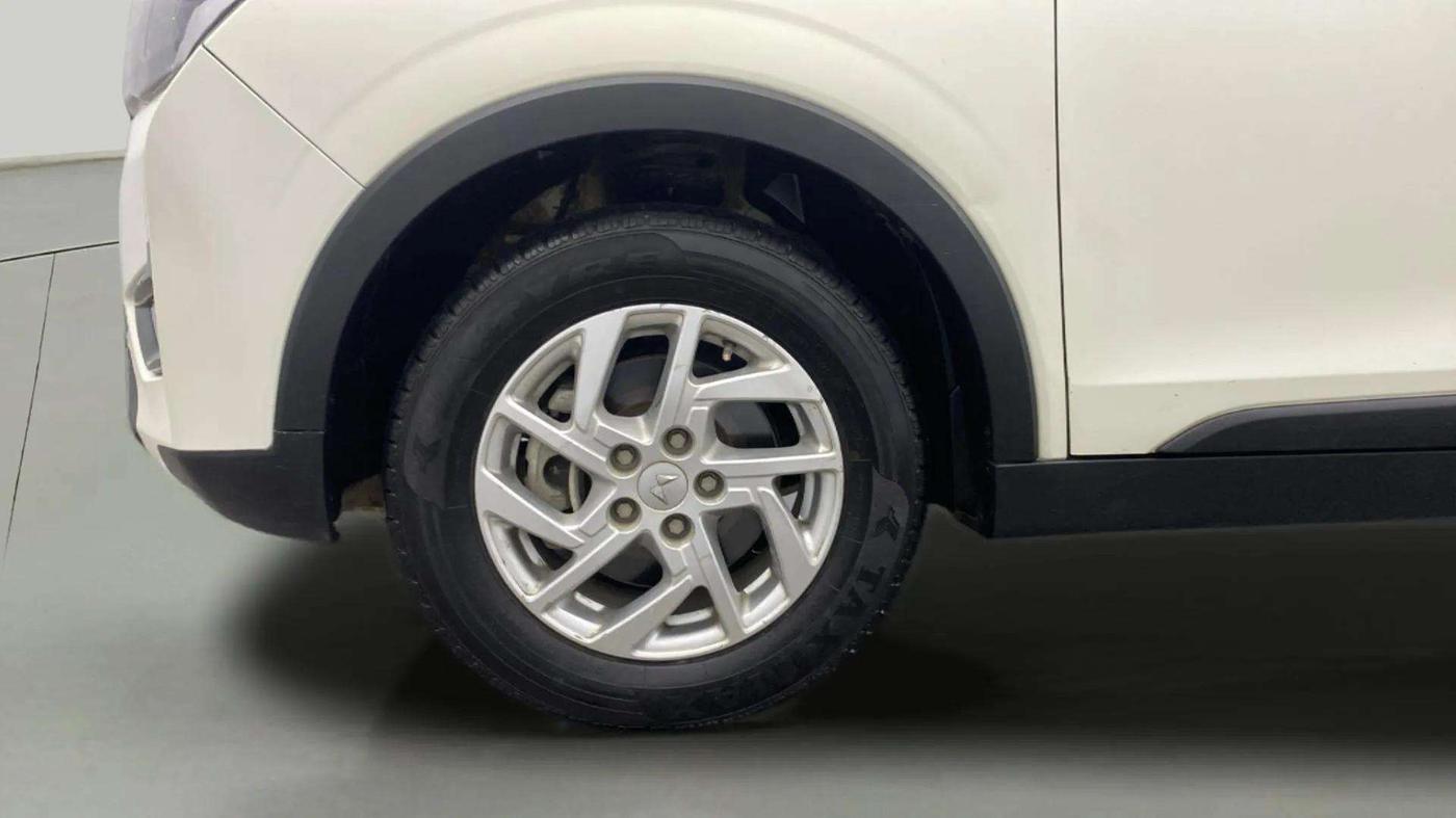 2023 Mahindra XUV300 W8 1.5 DIESEL, Diesel, Manual, 45,974 km, Left Front Wheel