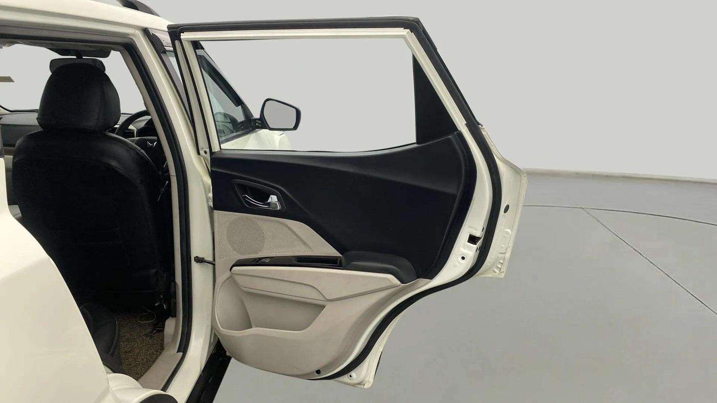 2023 Mahindra XUV300 W8 1.5 DIESEL, Diesel, Manual, 45,974 km, RHS Rear Door
