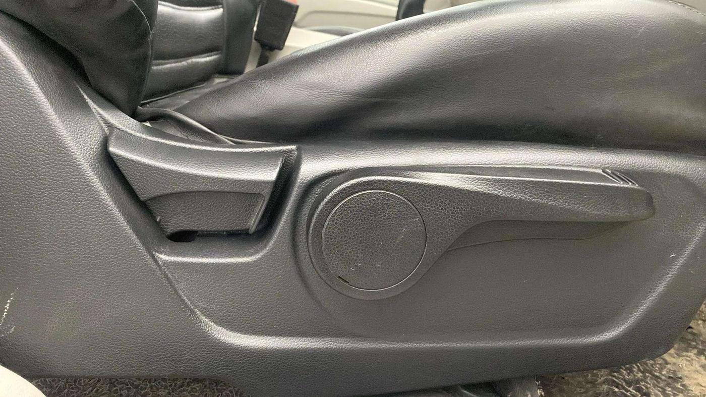 2023 Mahindra XUV300 W8 1.5 DIESEL, Diesel, Manual, 45,974 km, Driver Side Adjustment Panel