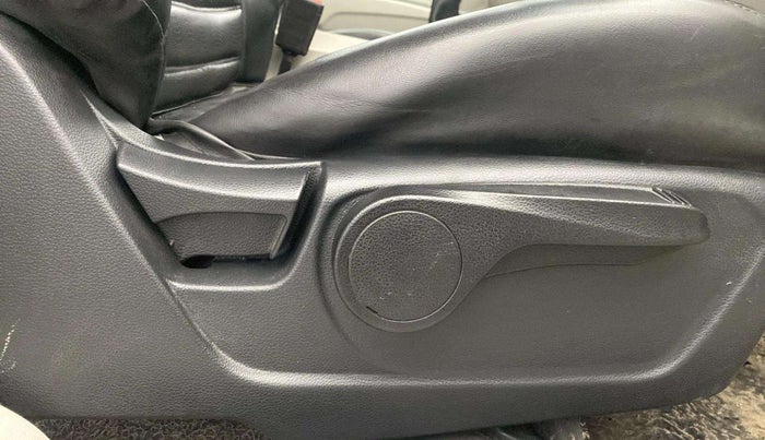 2023 Mahindra XUV300 W8 1.5 DIESEL, Diesel, Manual, 45,865 km, Driver Side Adjustment Panel