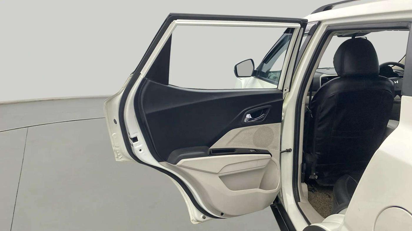 2023 Mahindra XUV300 W8 1.5 DIESEL, Diesel, Manual, 45,974 km, LHS Rear Door