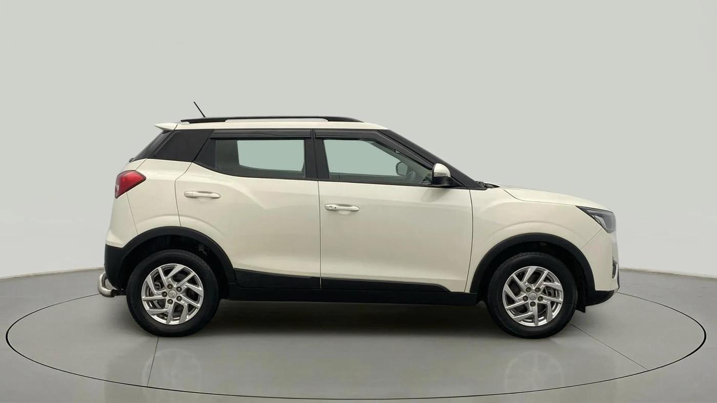2023 Mahindra XUV300 W8 1.5 DIESEL, Diesel, Manual, 45,974 km, Right Side View