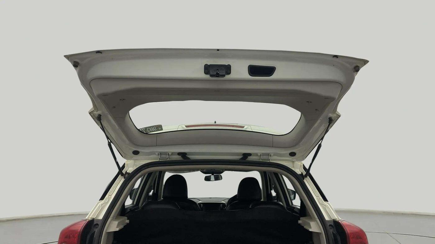 2023 Mahindra XUV300 W8 1.5 DIESEL, Diesel, Manual, 45,974 km, Boot Door Open