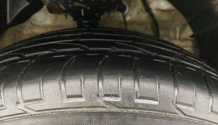 2023 Mahindra XUV300 W8 1.5 DIESEL, Diesel, Manual, 45,865 km, Right Front Tyre Tread