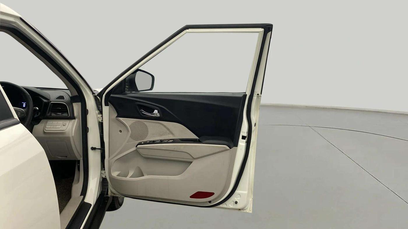 2023 Mahindra XUV300 W8 1.5 DIESEL, Diesel, Manual, 45,974 km, RHS Front Door