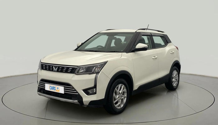 2023 Mahindra XUV300 W8 1.5 DIESEL, Diesel, Manual, 45,865 km, Left Front Diagonal