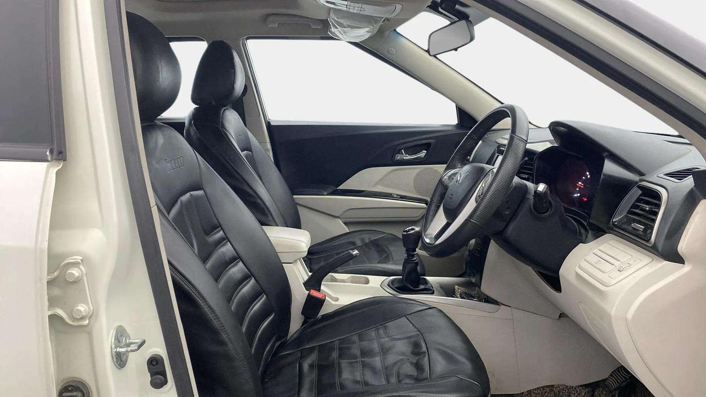 2023 Mahindra XUV300 W8 1.5 DIESEL, Diesel, Manual, 45,974 km, Right Side Front Door Cabin