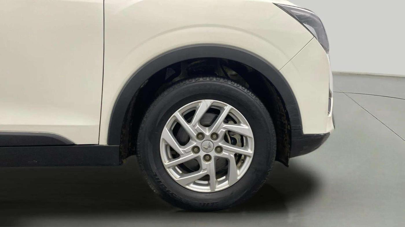 2023 Mahindra XUV300 W8 1.5 DIESEL, Diesel, Manual, 45,974 km, Right Front Wheel