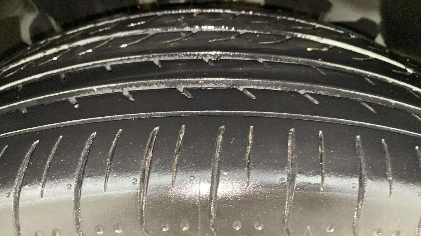 2019 Jeep Compass LIMITED PLUS PETROL AT, Petrol, Automatic, 47,624 km, Right Front Tyre Tread