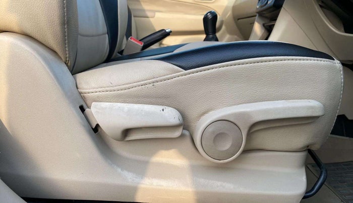 2015 Maruti Ciaz ZXI, Petrol, Manual, 59,965 km, Driver Side Adjustment Panel