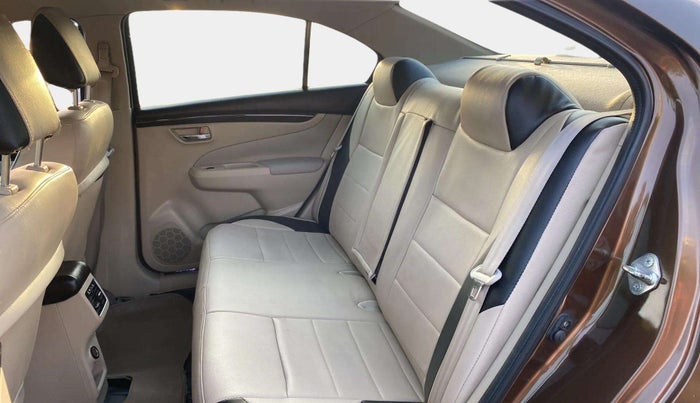 2015 Maruti Ciaz ZXI, Petrol, Manual, 59,965 km, Right Side Rear Door Cabin