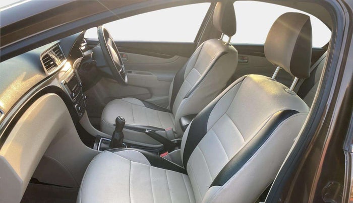 2015 Maruti Ciaz ZXI, Petrol, Manual, 59,965 km, Right Side Front Door Cabin