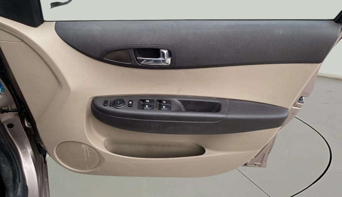 2014 Hyundai i20 MAGNA (O) 1.2, Petrol, Manual, 83,225 km, Driver Side Door Panels Control
