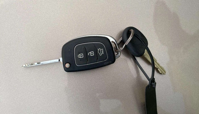2014 Hyundai i20 MAGNA (O) 1.2, Petrol, Manual, 83,225 km, Key Close Up