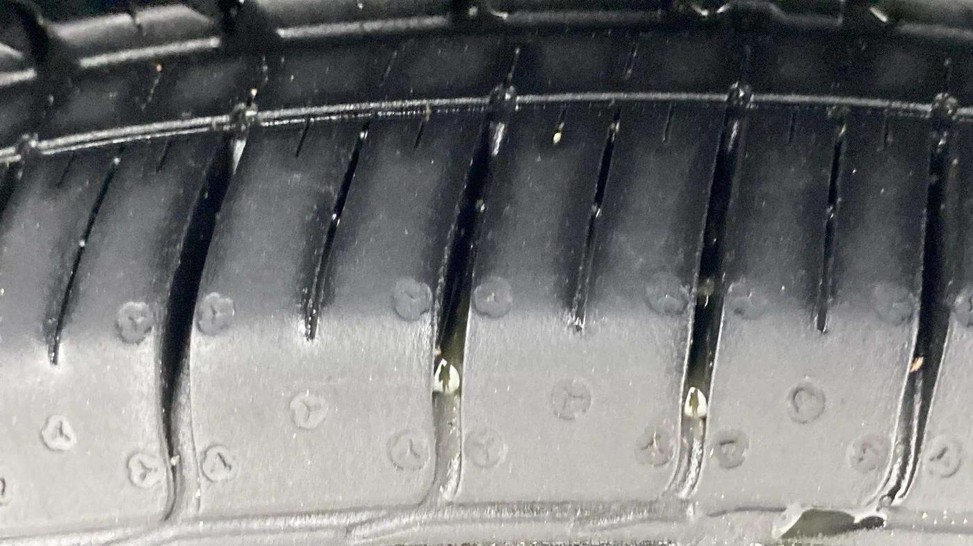 2021 Maruti Dzire ZXI, Petrol, Manual, 49,124 km, Left Front Tyre Tread