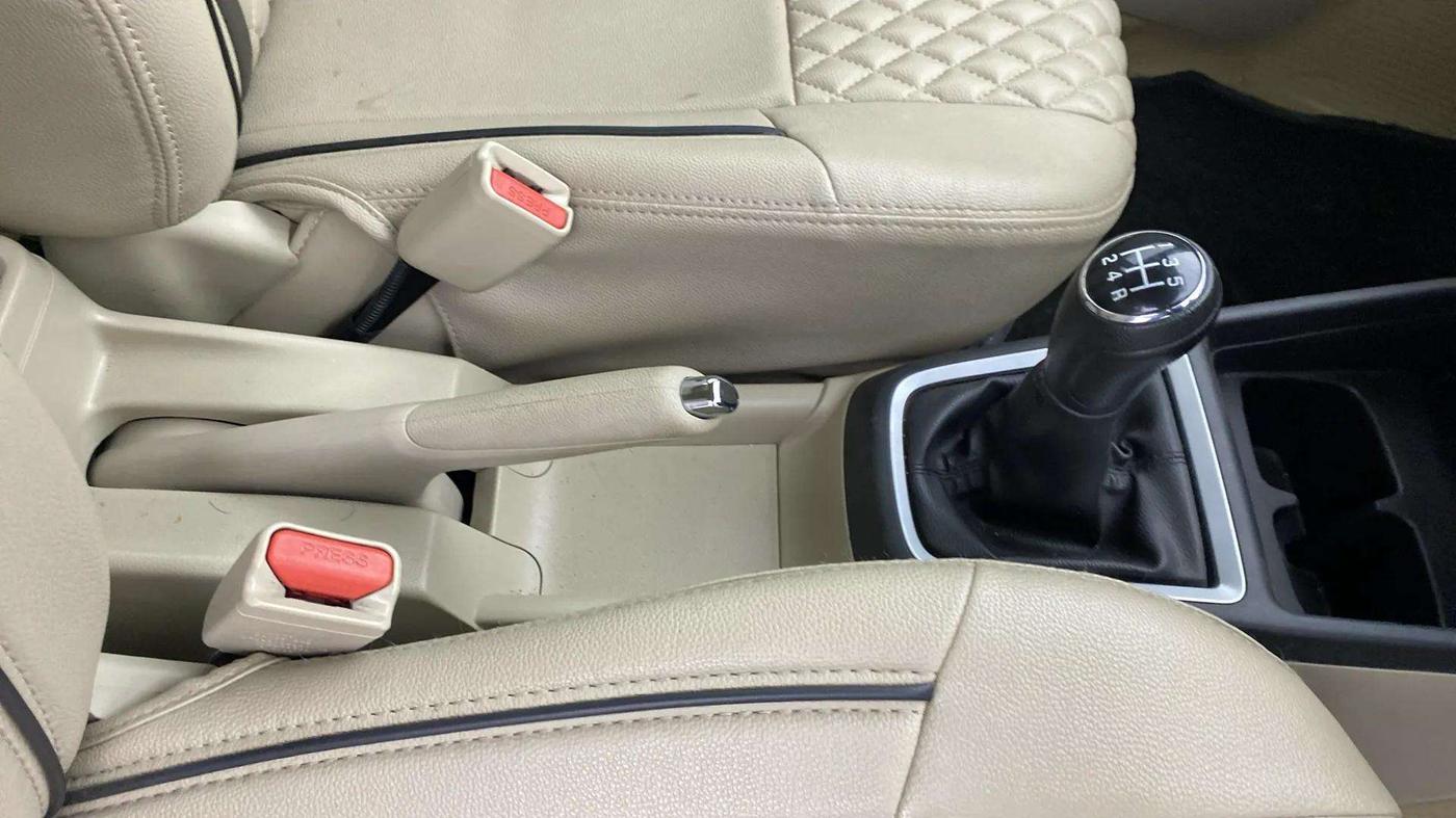 2021 Maruti Dzire ZXI, Petrol, Manual, 49,124 km, Gear Lever