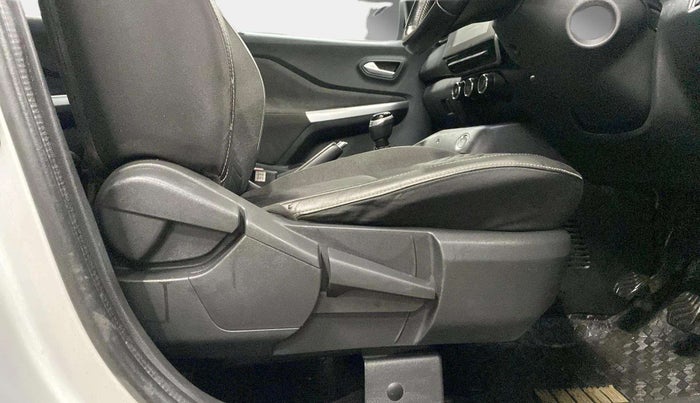 2020 Nissan MAGNITE XV PREMIUM TURBO (O), Petrol, Manual, 29,296 km, Driver Side Adjustment Panel