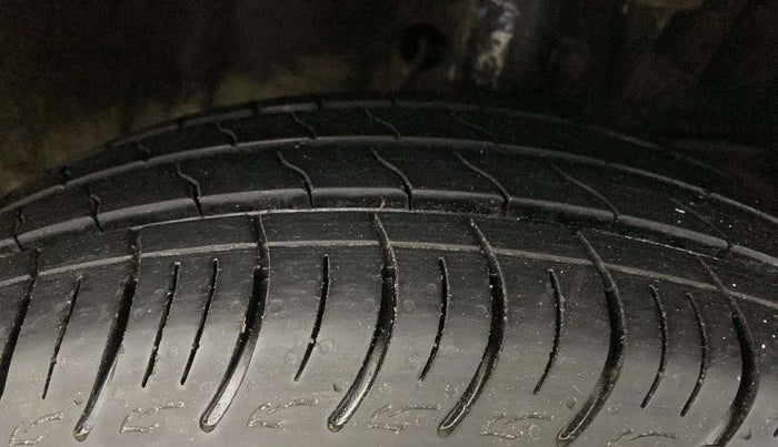 2016 Maruti Baleno DELTA PETROL 1.2, Petrol, Manual, 59,037 km, Right Front Tyre Tread
