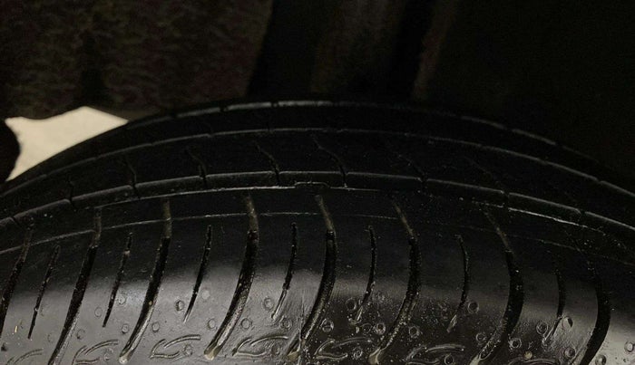 2016 Maruti Baleno DELTA PETROL 1.2, Petrol, Manual, 59,037 km, Right Rear Tyre Tread