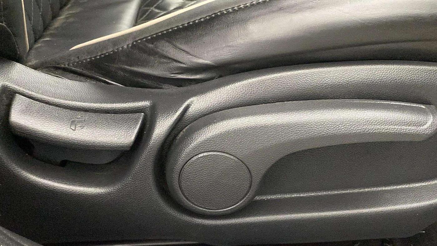 2018 Hyundai Elite i20 ASTA 1.2, Petrol, Manual, 52,327 km, Driver Side Adjustment Panel