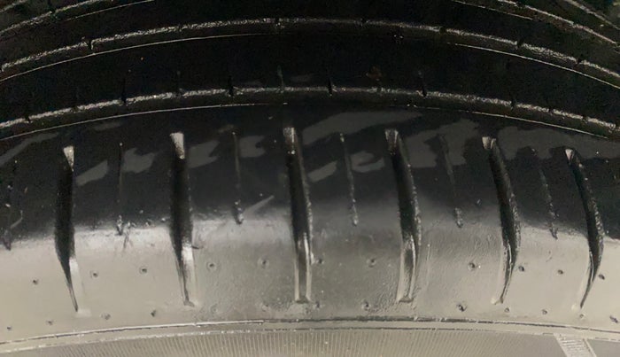 2023 Toyota Glanza V AMT, Petrol, Automatic, 30,032 km, Left Rear Tyre Tread