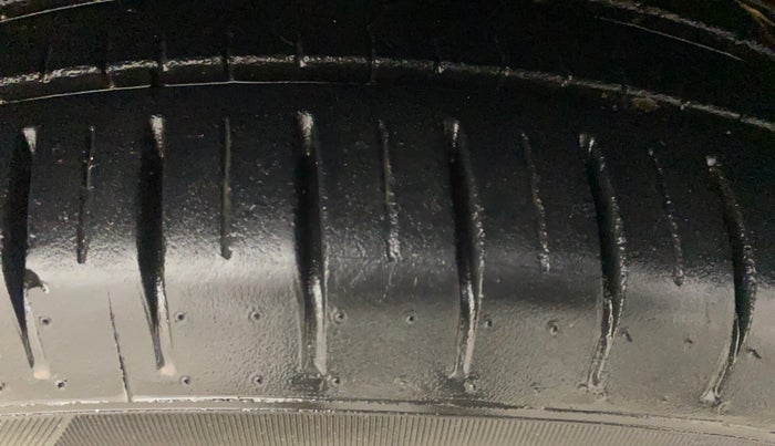 2023 Toyota Glanza V AMT, Petrol, Automatic, 30,032 km, Right Front Tyre Tread