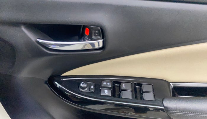 2023 Toyota Glanza V AMT, Petrol, Automatic, 30,032 km, Driver Side Door Panels Control