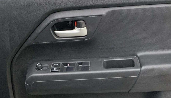2019 Maruti New Wagon-R VXI 1.0 AMT, Petrol, Automatic, 18,628 km, Driver Side Door Panels Control