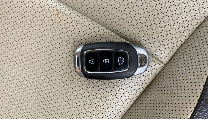 2018 Hyundai Verna 1.6 VTVT SX O, Petrol, Manual, 66,291 km, Key Close Up